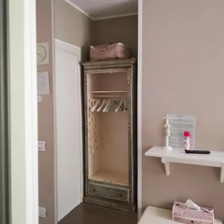 לינה וארוחת בוקר Piccola Camera Con Letto Matrimoniale E Bagno Privato *