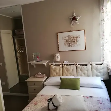 לינה וארוחת בוקר Piccola Camera Con Letto Matrimoniale E Bagno Privato