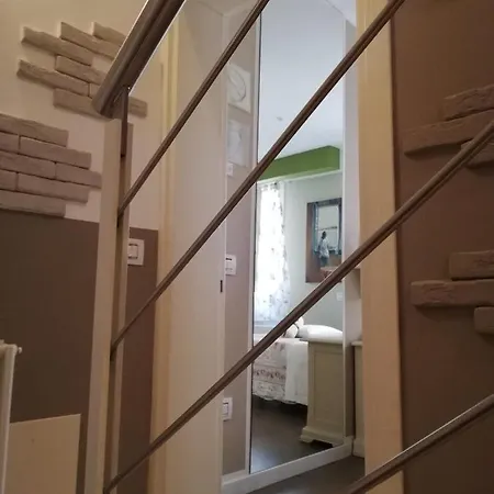 Piccola Camera Con Letto Matrimoniale E Bagno Privato