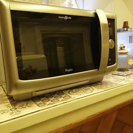 Piccola Camera Con Letto Matrimoniale E Bagno Privato *